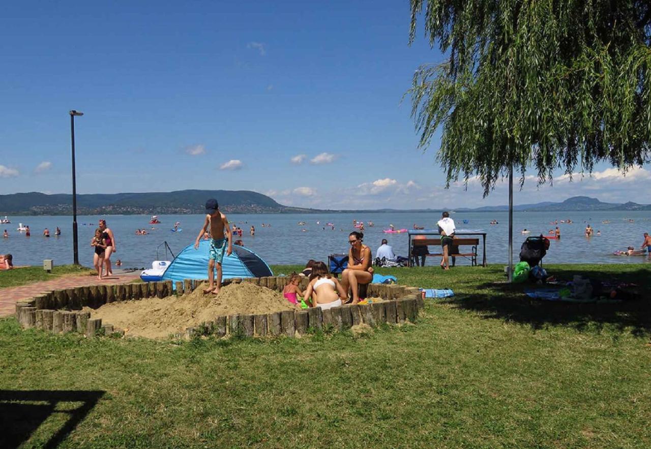 Apartment In Balatonmariafuerdo 19249 Balatonkeresztúr Eksteriør bilde